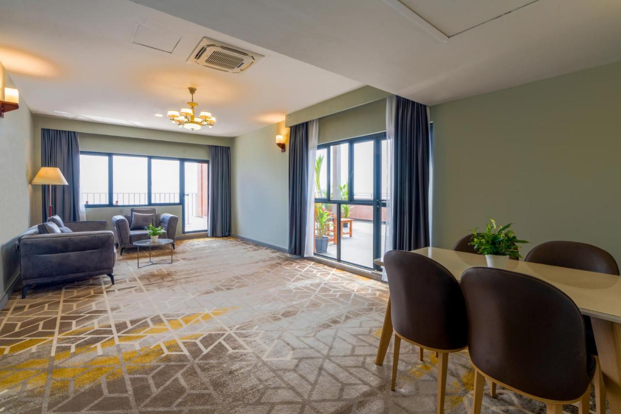Manhattan Business Hotel, Готель Мале