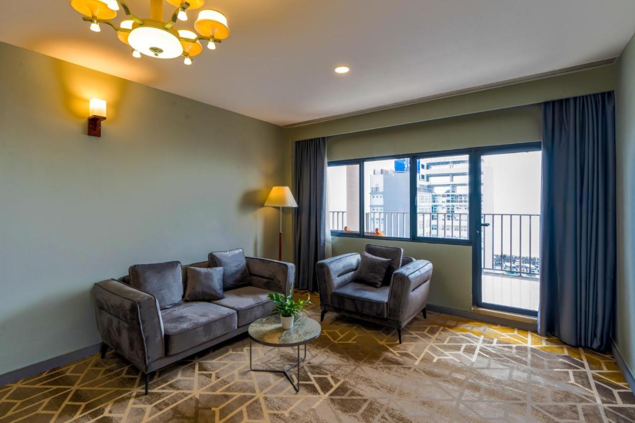 Manhattan Business Hotel, 4*
