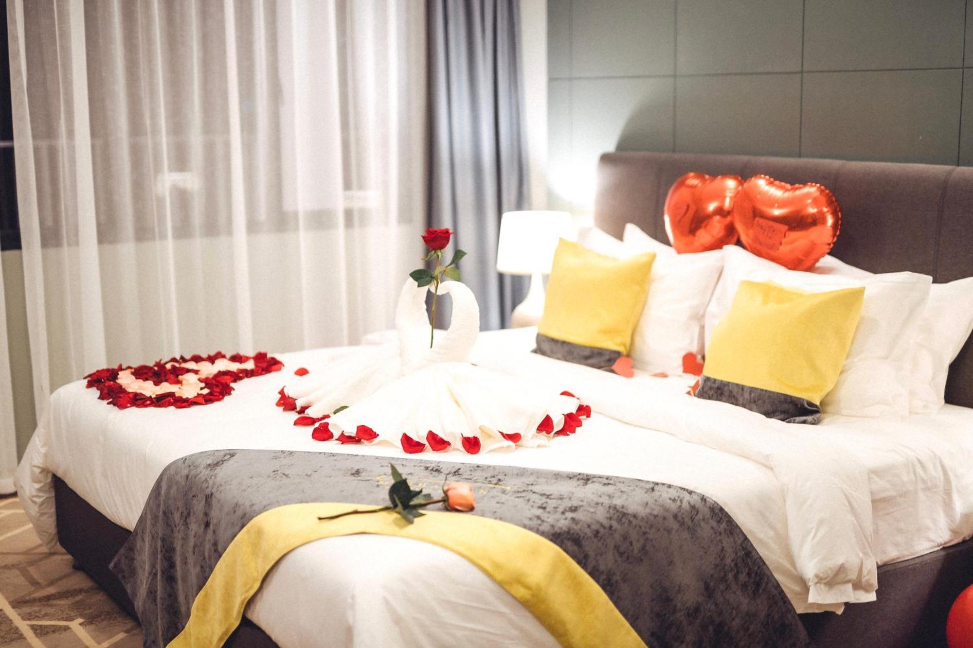 Manhattan Business Hotel, Hotel